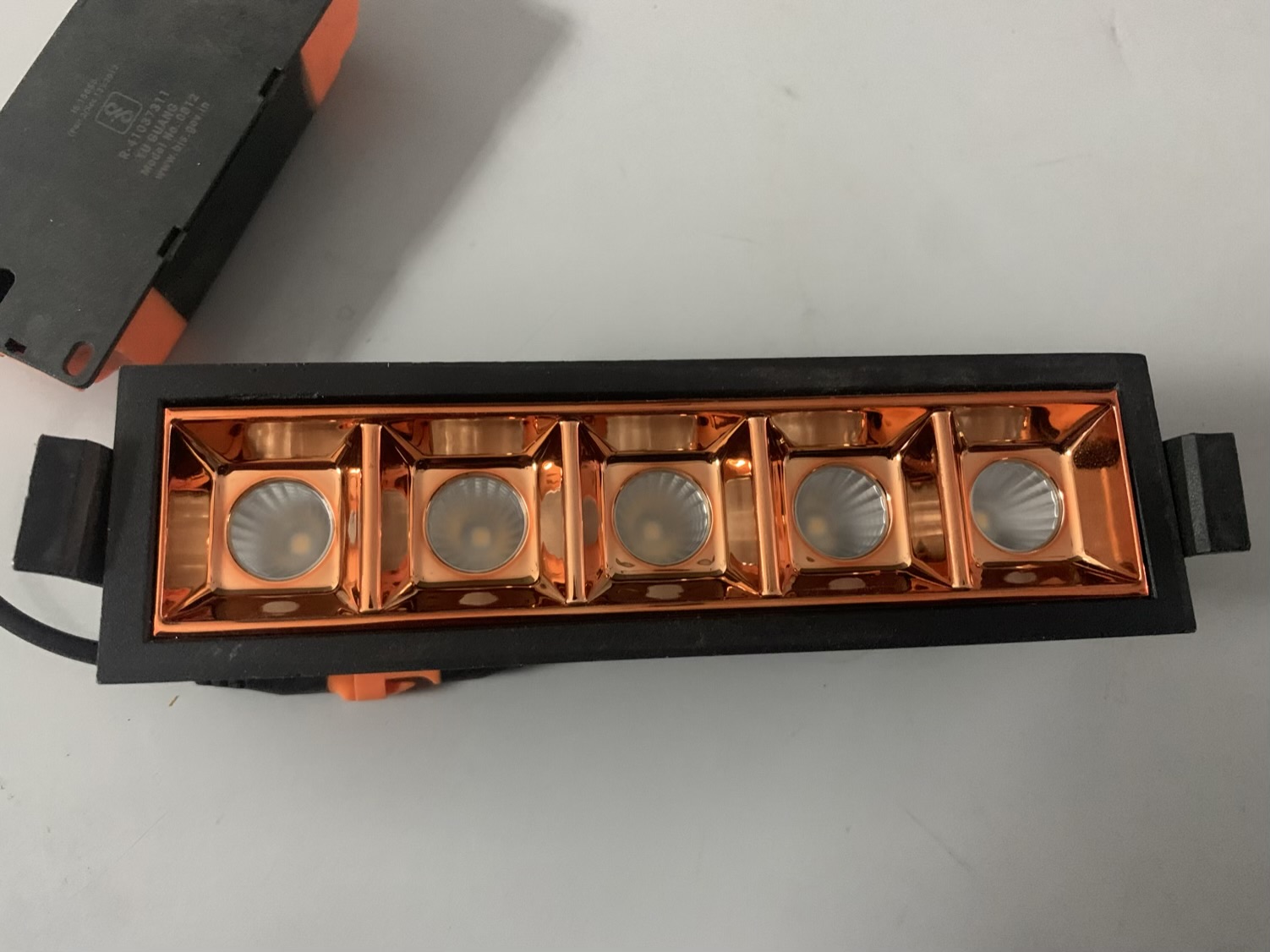 “10W Linear COB Focus Spot Light”